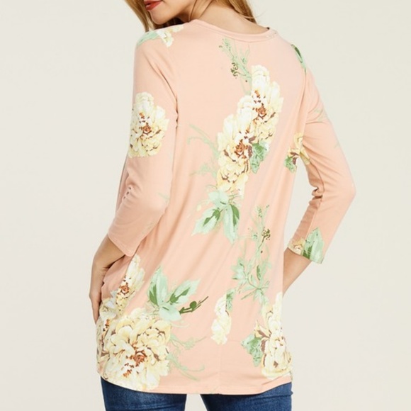 Blush Floral Knot Top - Picture 2 of 6